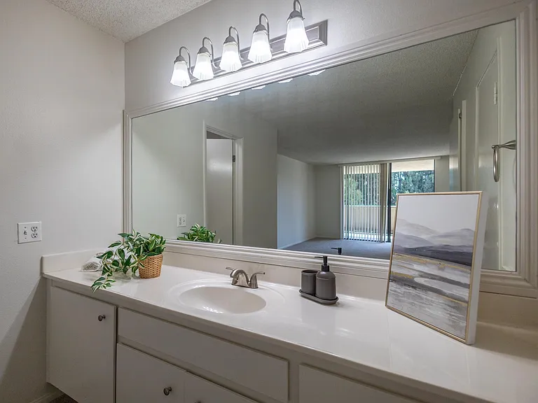 Continental Apartment Homes — Photo 18