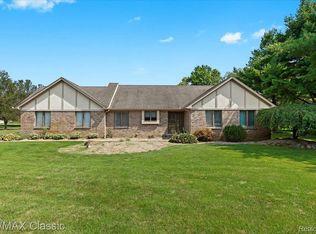 4560 Lynne Ln, Commerce Township, MI