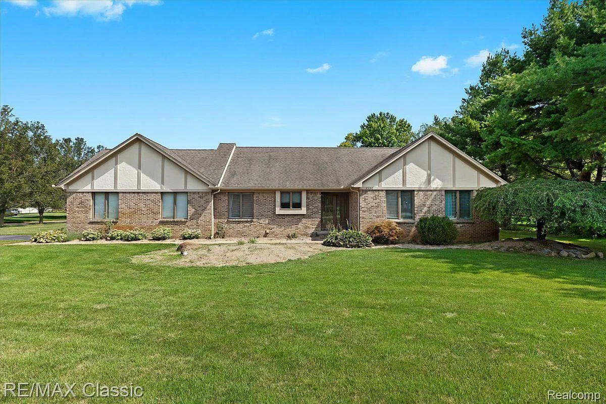 4560 Lynne Ln photo 1