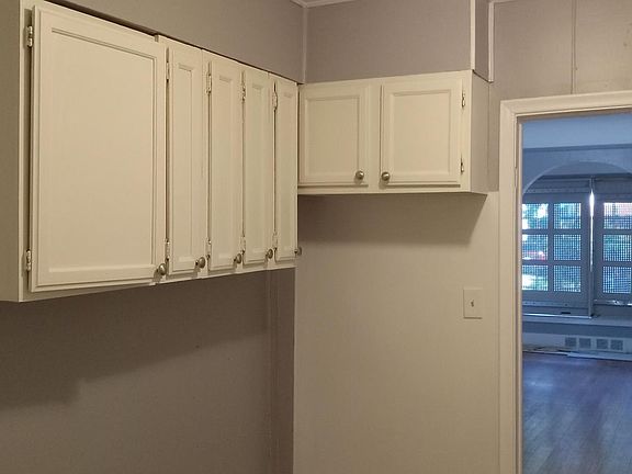 5th image of 16165A Lesure St