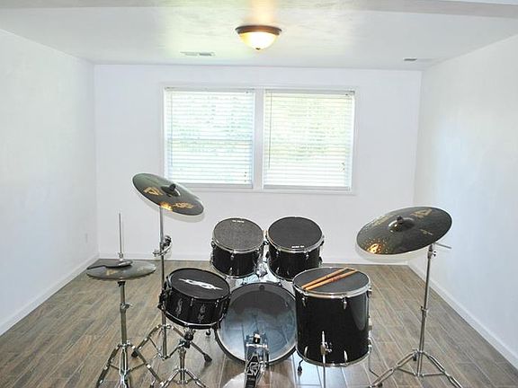 3rd image of 309 Cypress Hill Dr