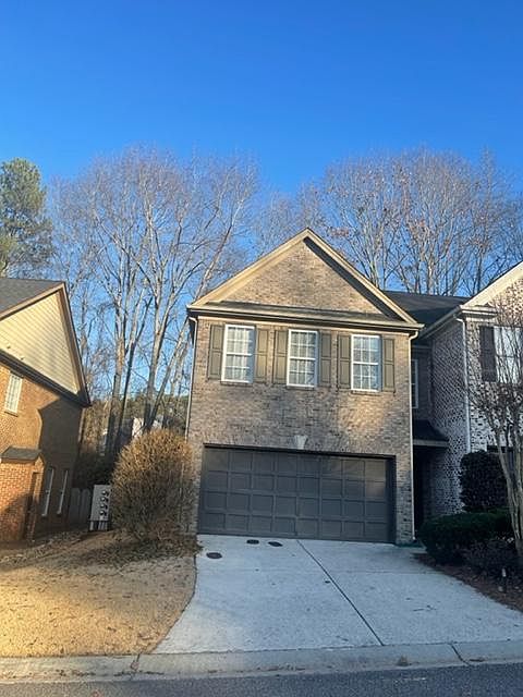 1st image of 722 Surrey Park Pl SE