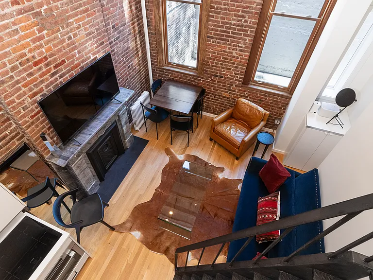 138 W 10th St #1REAR — Photo 10