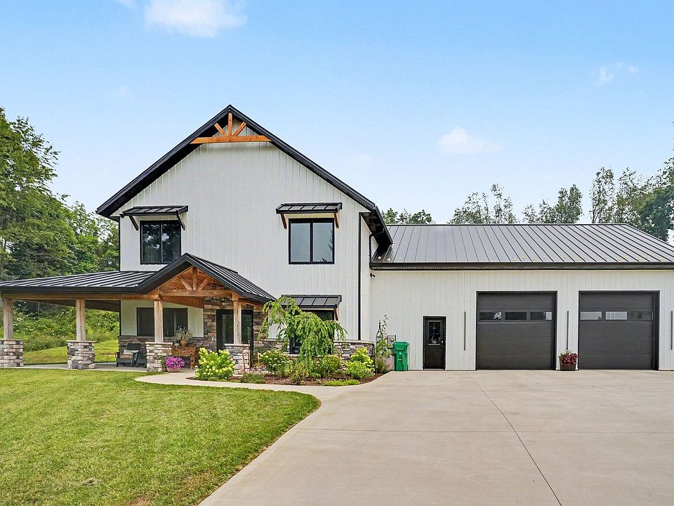 1st image of 66155 Evergreen Ct