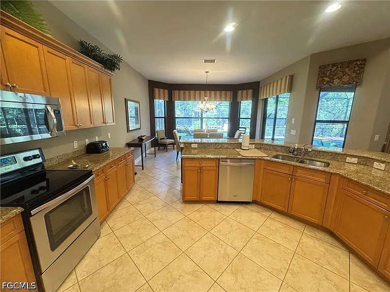 11848 Rosalinda Ct — Photo 16
