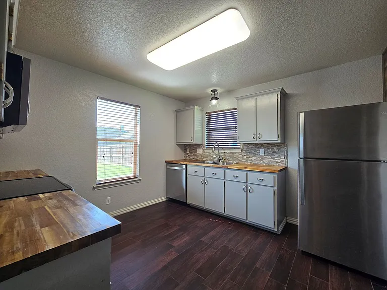 3802 Captain Dr — Photo 9
