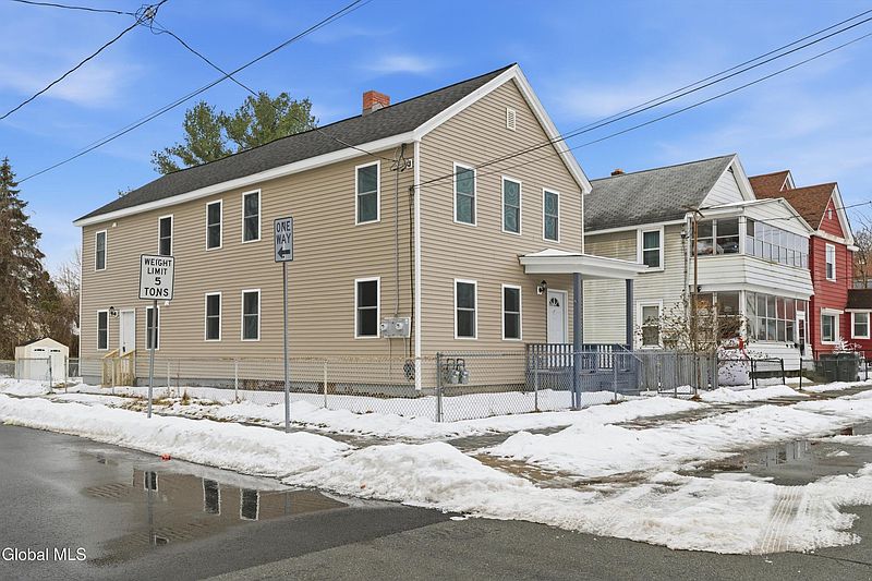2nd image of 902 24th Street