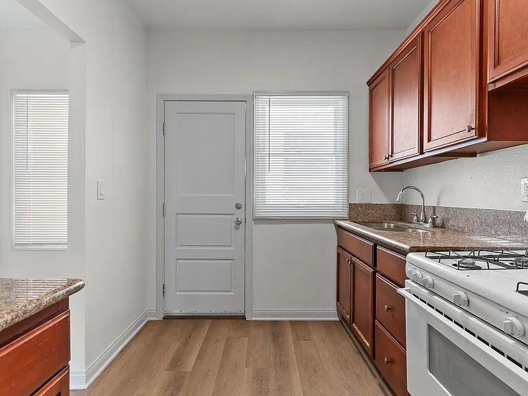 526 Magnolia Avenue — Photo 12