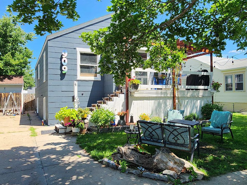 1st image of 909 W B Street