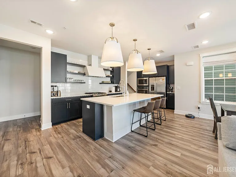 707 Station Rd — Photo 9