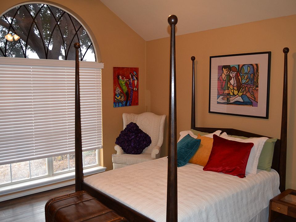 1st image of 17 Southridge Dr
