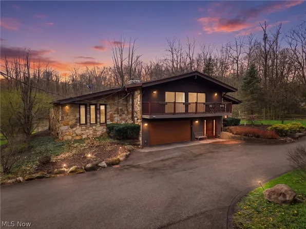 9715 Stafford Rd, Chagrin Falls, OH 44023