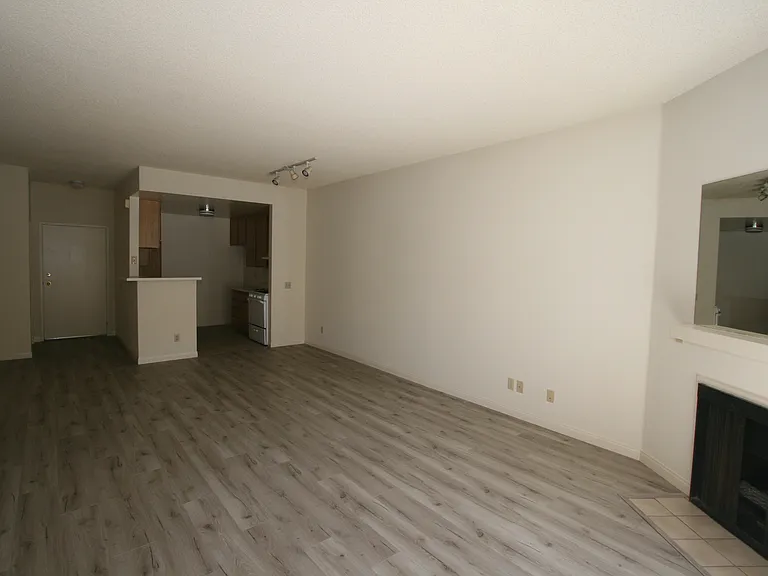3637 Clarington Ave #112 — Photo 6