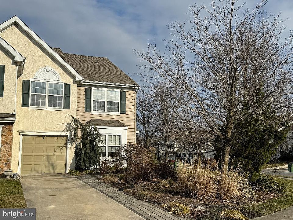 2nd image of 7 Hearthstone Ln