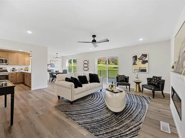 107 Dawson Dr, West Branch, IA 52358