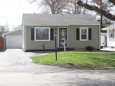 2120 E Converse Ave, Grandview, IL, 62702