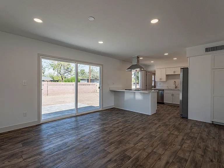 102 E Santa Cruz Dr — Photo 12