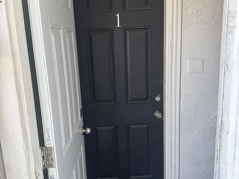 702 Wyandotte St — Photo 10