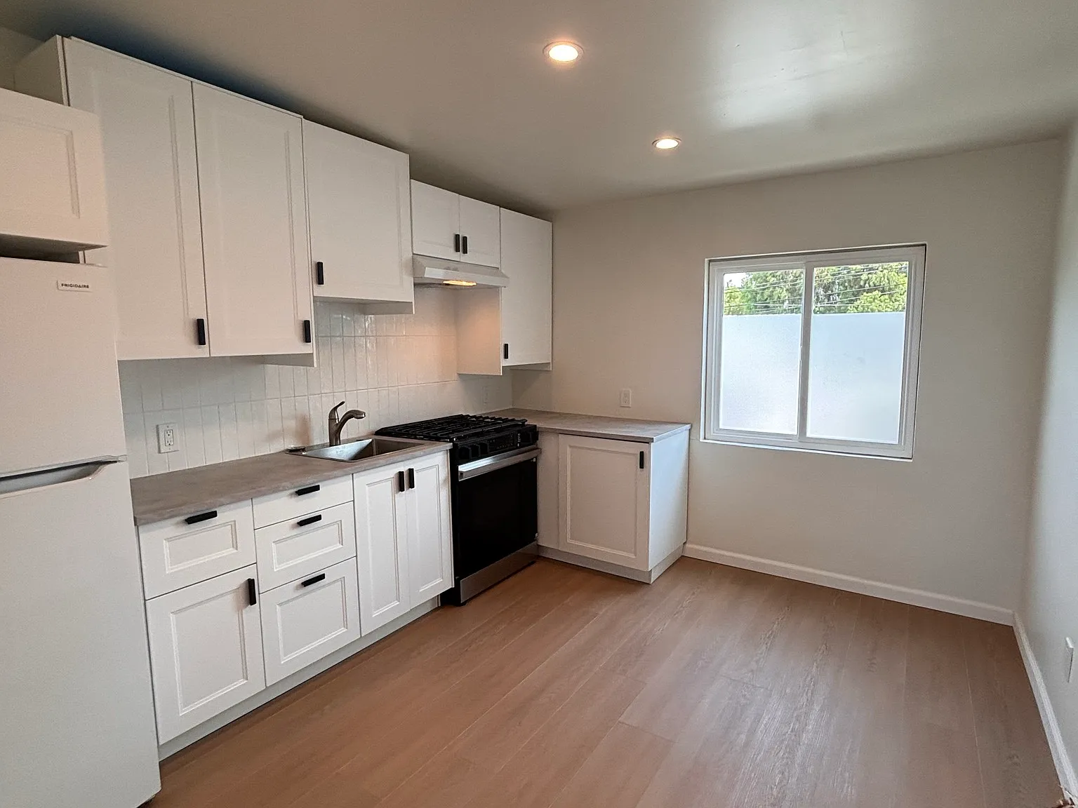 2 bed, 729 sqft, $2,150 — Photo 4