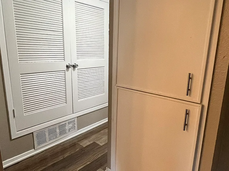 Sand Pebble Apartments — Photo 41