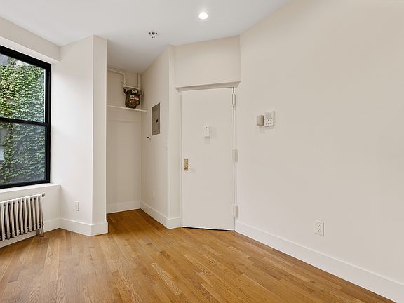 4th image of 233 Elizabeth St #25