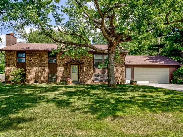 3921 Squaw Rd, Ames, IA 50014