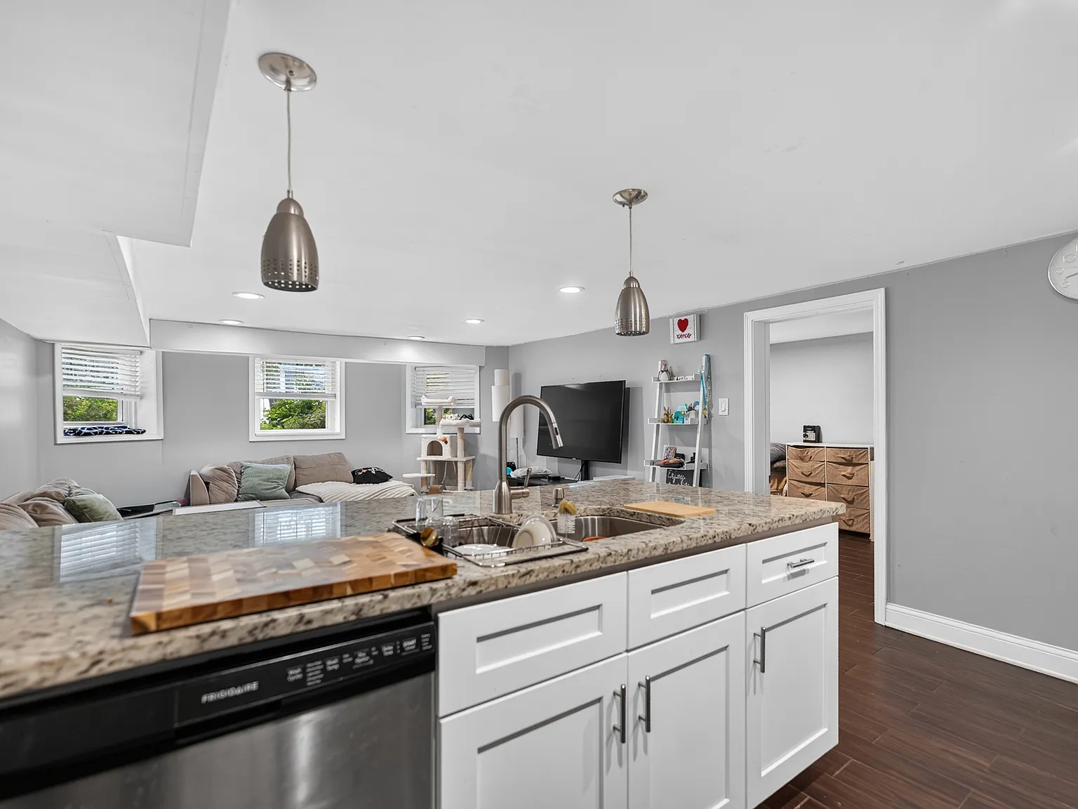 1 bed, 600 sqft, $1,600 — Photo 3