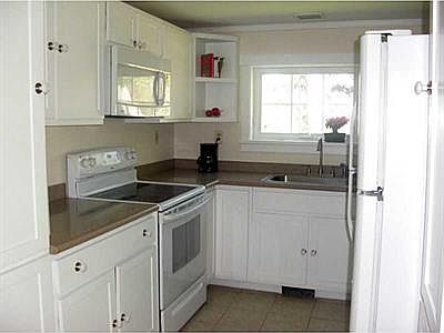 3rd image of 3031 Spruce Dr