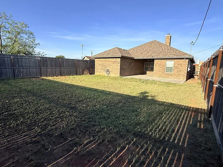 302 N Carver — Photo 32