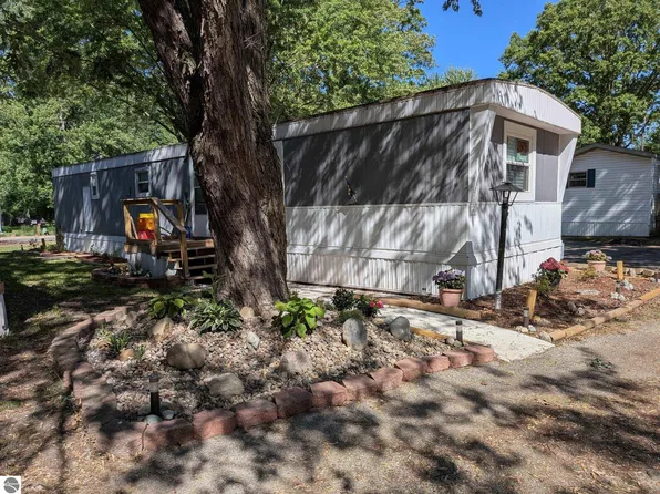 315 Linwood Ave, Alma, MI 48801