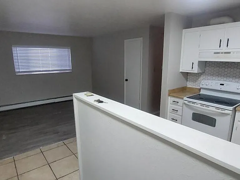 Parklane Apartments — Photo 22