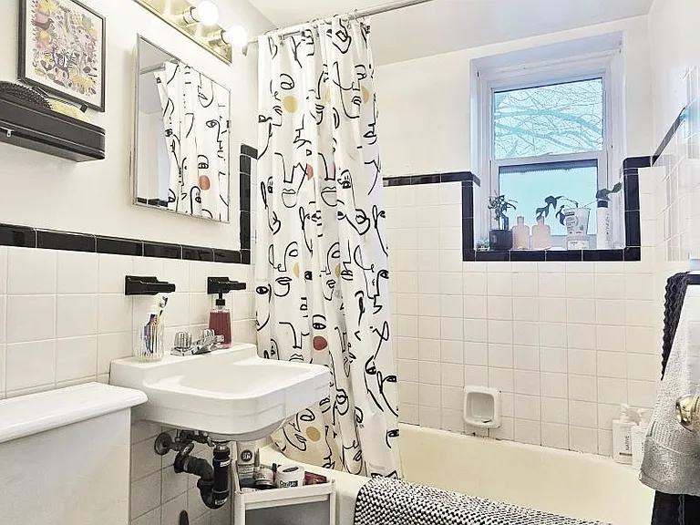 62 Spadina Ave #8 — Photo 8