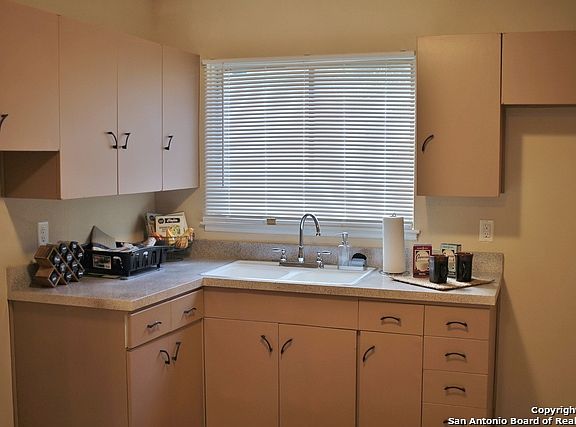 5th image of 4342 Seabrook Dr