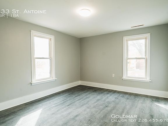 5th image of 733 Saint Antoine St