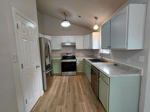 5th image of 106 Valley Way