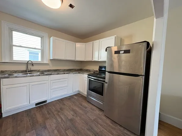25 James St #A, Rockland, ME 04841