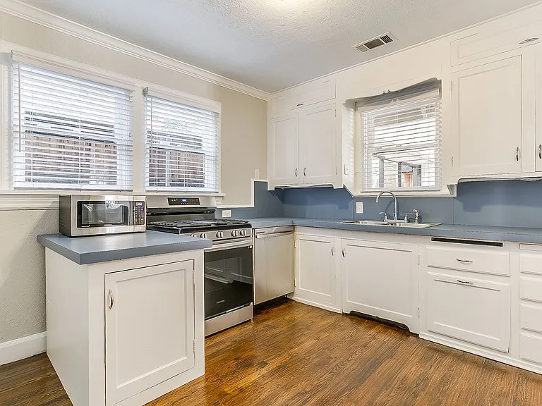 3257 Greene Ave #FULL — Photo 9