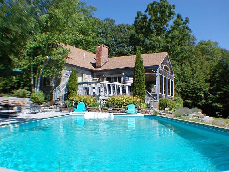 1 Pool and House