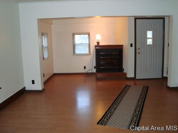 4th image of 220 Phillips St