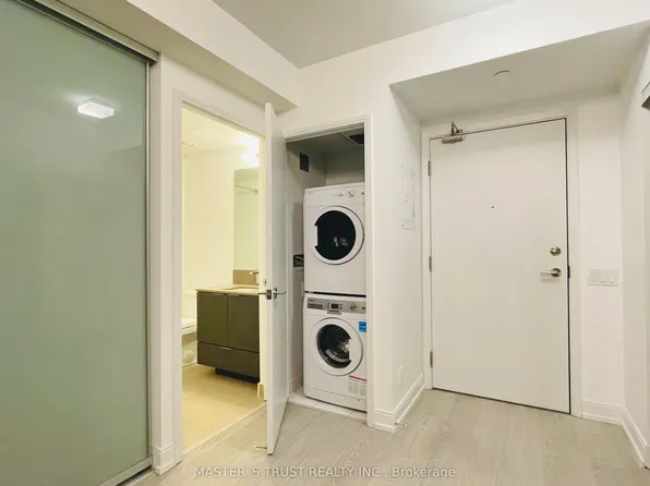 181 Dundas St E, Toronto, ON