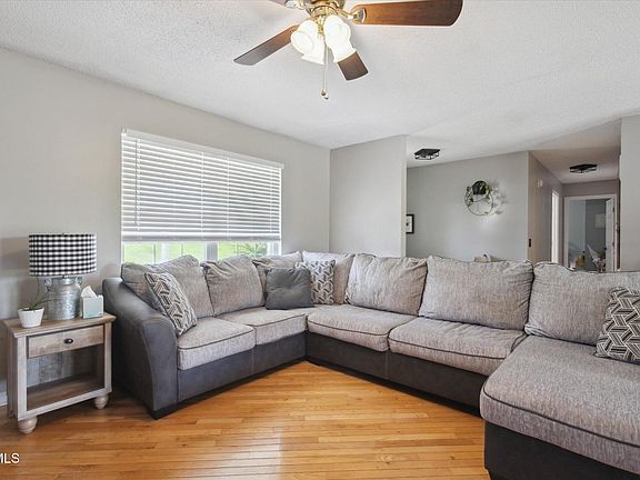 5th image of 26252 Beech Cir