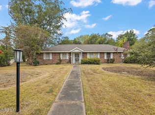 5901 Medallion Dr, Jackson, MS 39211