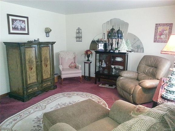3rd image of 138 Della Dr