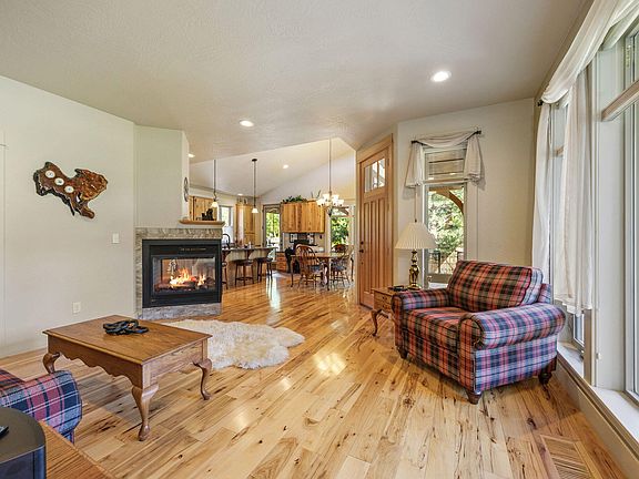 5th image of 945 Hueners Ln