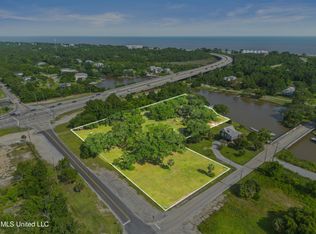 120/124 Bayview St, Pass Christian, MS 39571