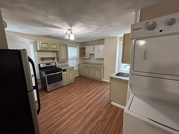 3rd image of 2 Florence Ave