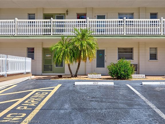 3rd image of 1801 Lakeview Dr APT 207