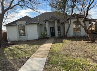 2030 E Branch Hollow Dr, Carrollton, TX 75007