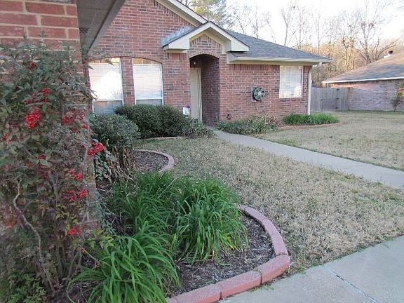 3rd image of 15089 Country Acres Dr