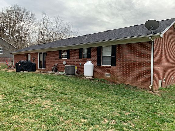 3rd image of 120 Dogwood Ln